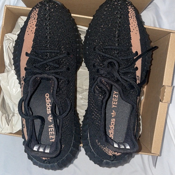 adidas Yeezy Boost 350 V2
Core Black Copper *rare* - Picture 9 of 11